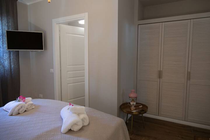 Room 52 of 101
