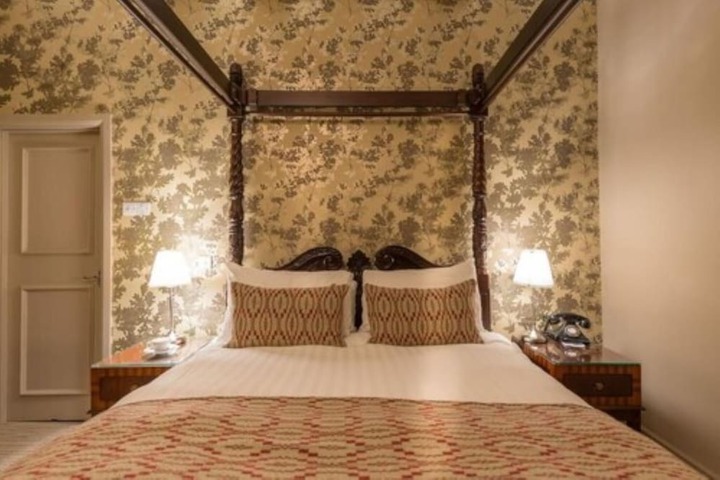 Room 27 of 53
