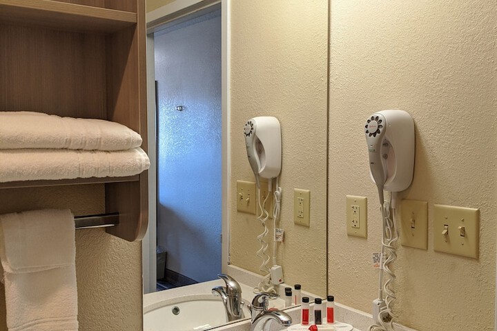 Bathroom sink