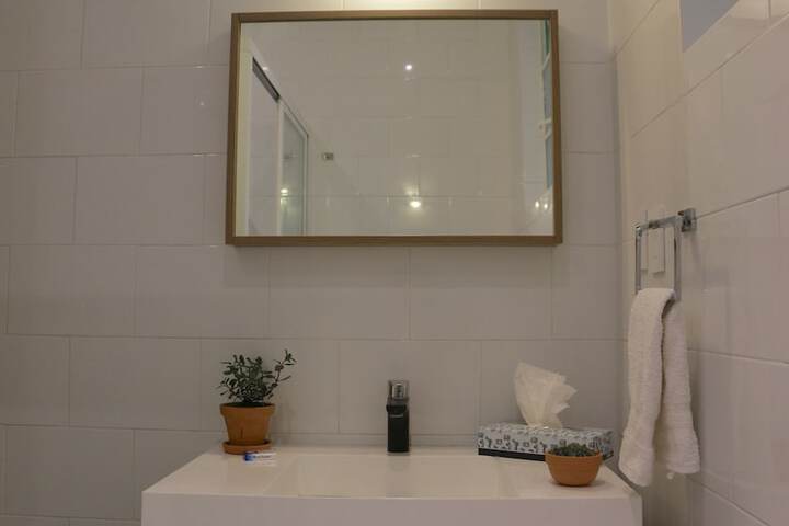Room 4 of 12