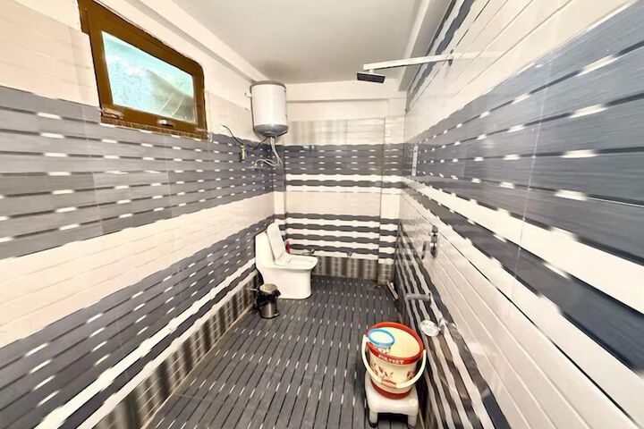 Room 11 of 31