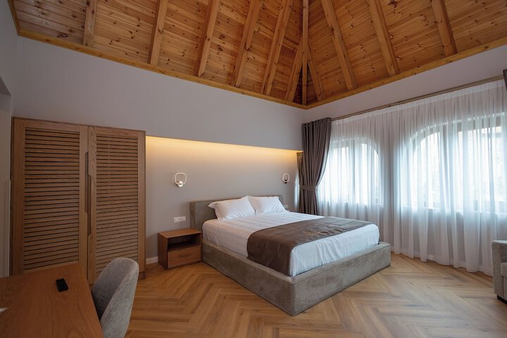 Room 12 of 33