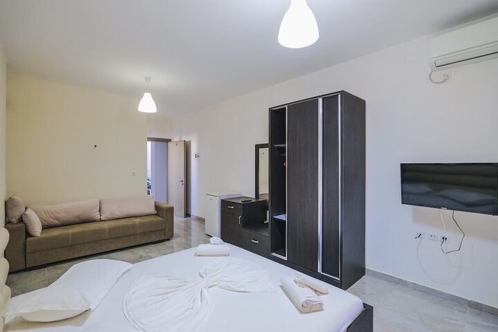 Room 10 of 84