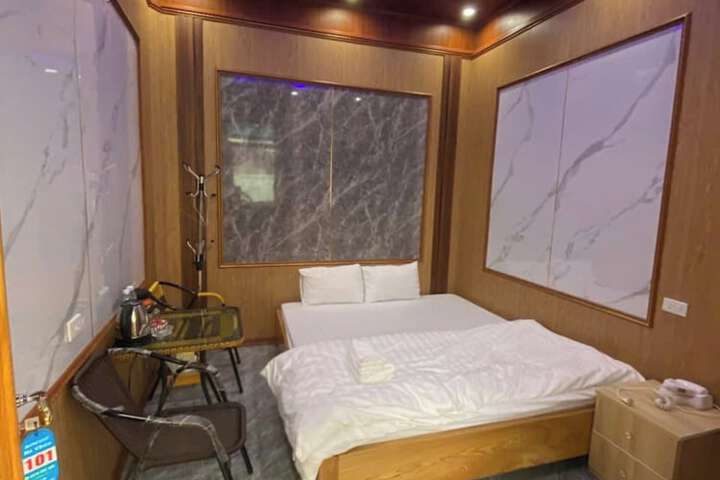 Room 10 of 26