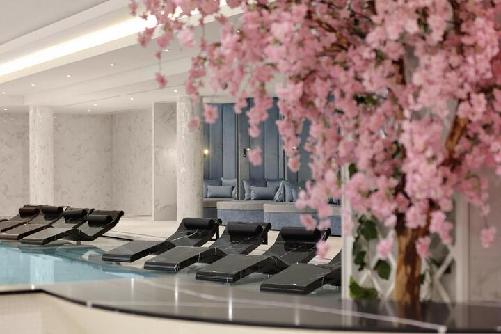 Pools & Facilities