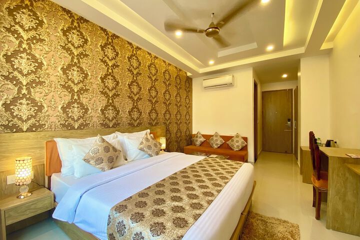 Room 15 of 27