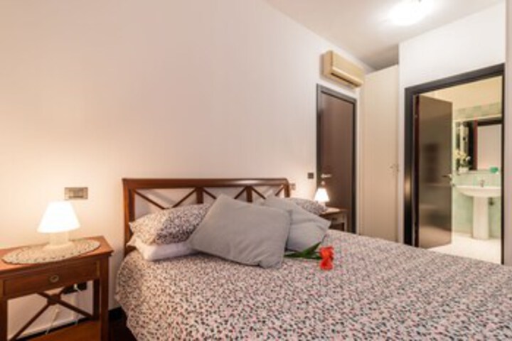 Room 28 of 41