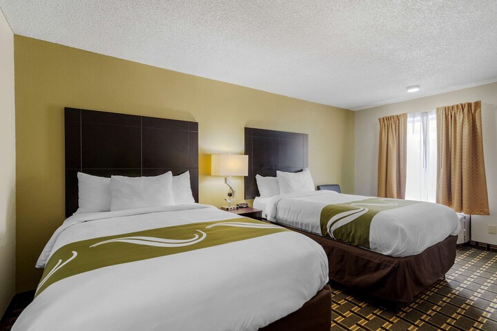 2 Double Beds (9 of 10)