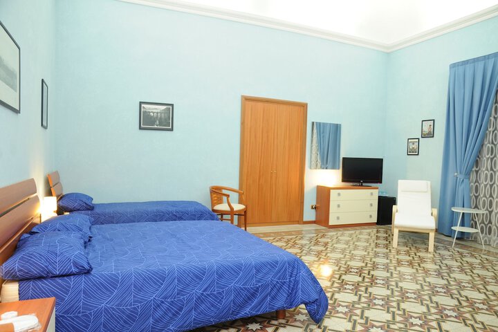 Room 13 of 32