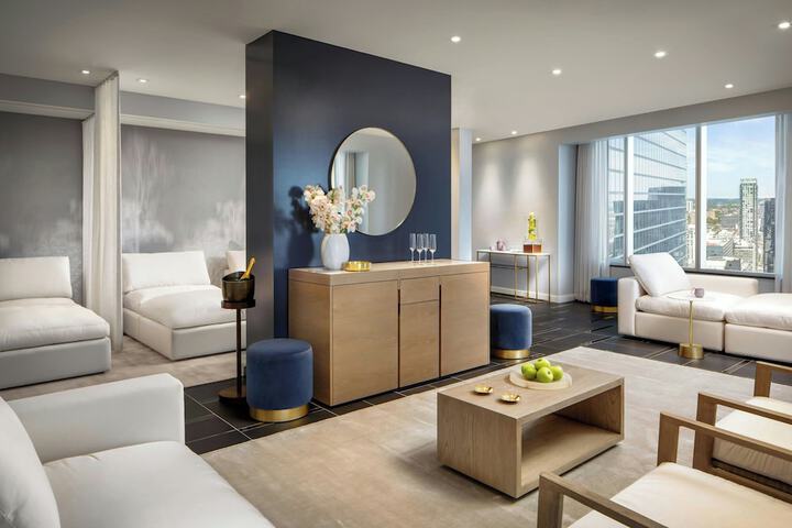 Lounge 73 of 89