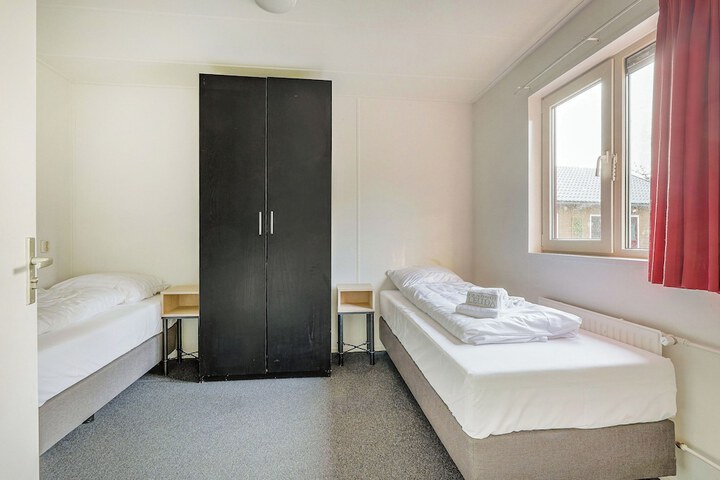 Room 27 of 109