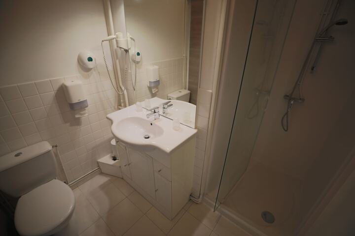 Room 14 of 16