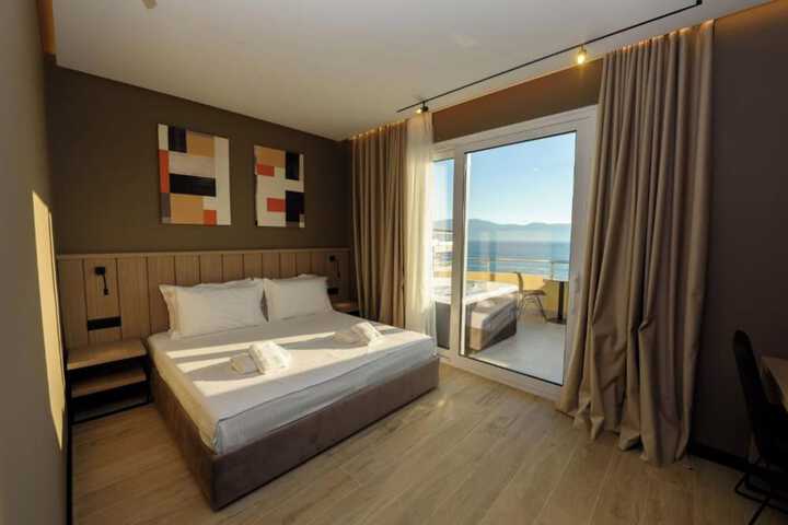 Room 12 of 50