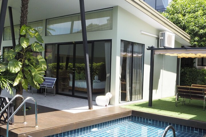 Pool 24 of 44