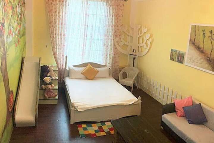 Room 37 of 60