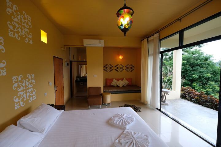 Room 14 of 65
