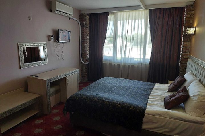Room 3 of 28