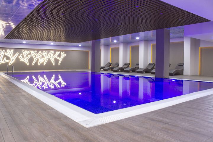 Hotel Pool
