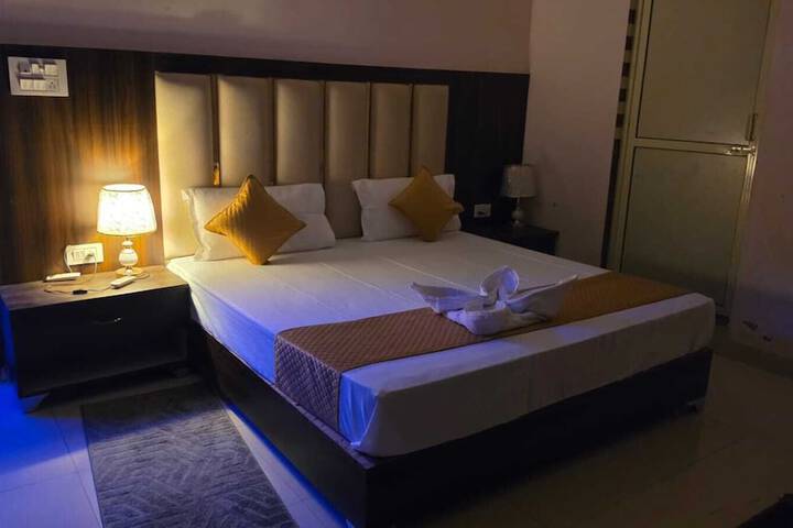 Room 7 of 8