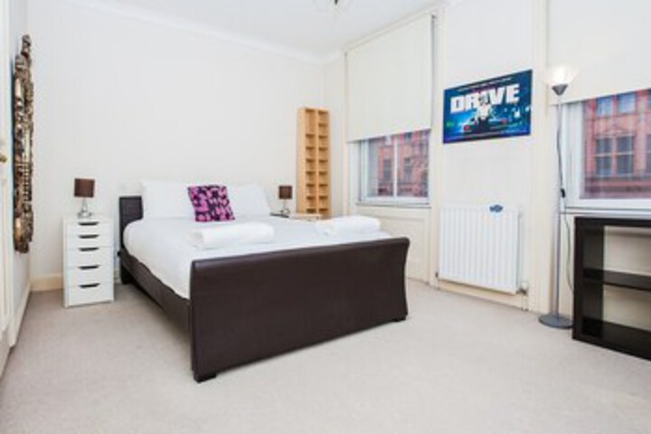 Room 25 of 27