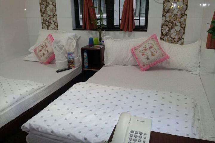 Room 2 of 33