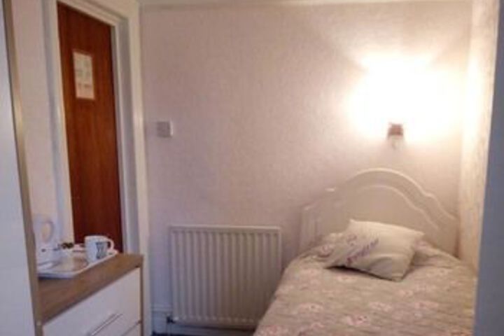 Room 33 of 43