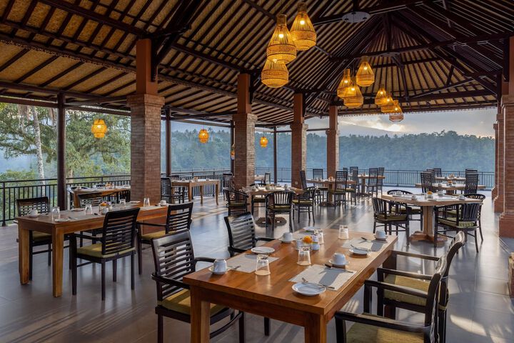 Dining 43 of 54