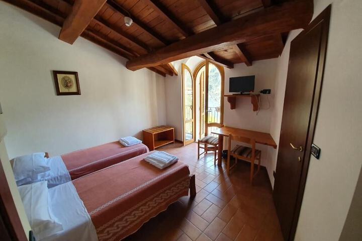 Room 7 of 28