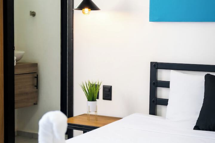Room 14 of 80