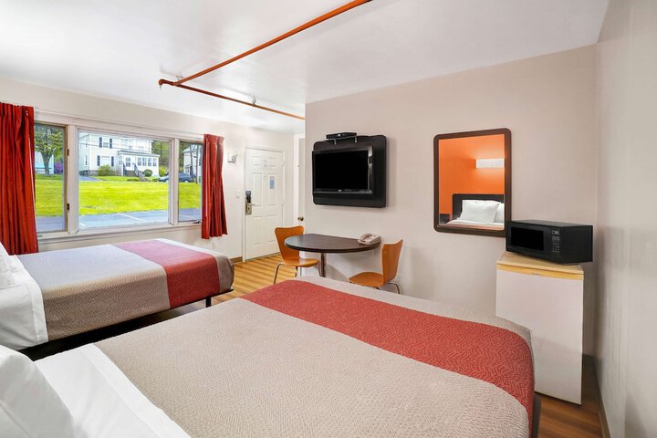 Room 18 of 25