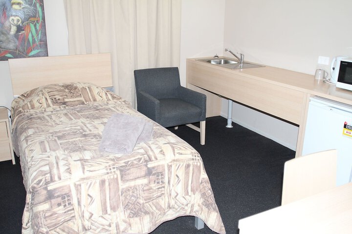 Room 3 of 27