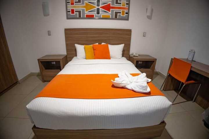 Room 4 of 12