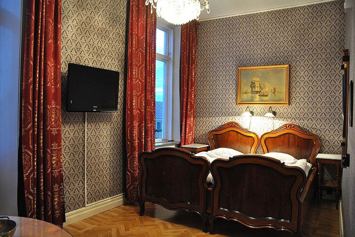 Room 6 of 45