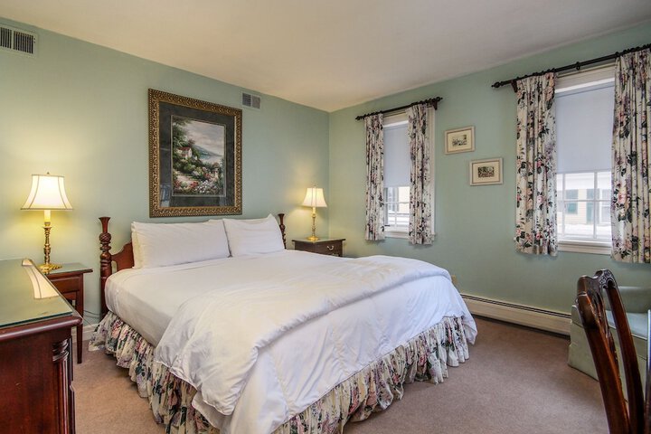 Room 2 of 43