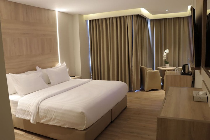 Room 27 of 37