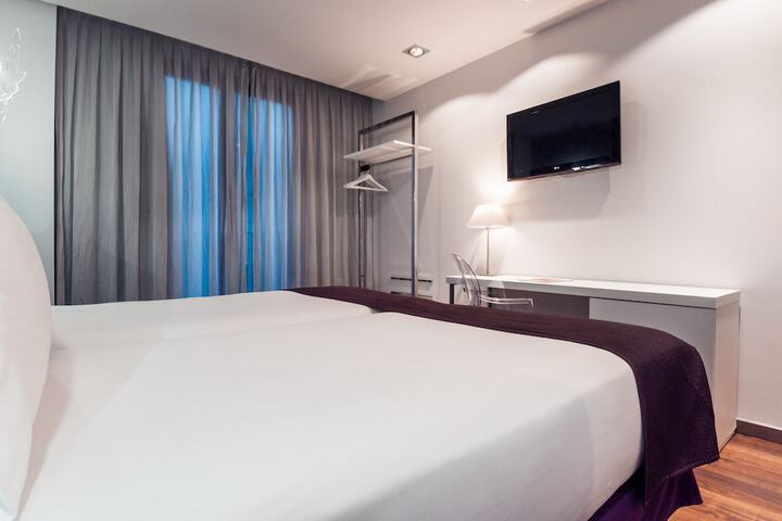 Room 8 of 40