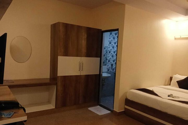 Room 5 of 52
