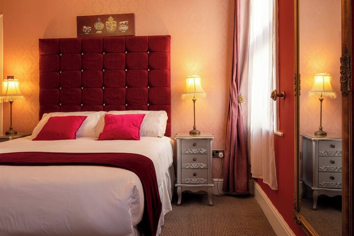 Room 27 of 65