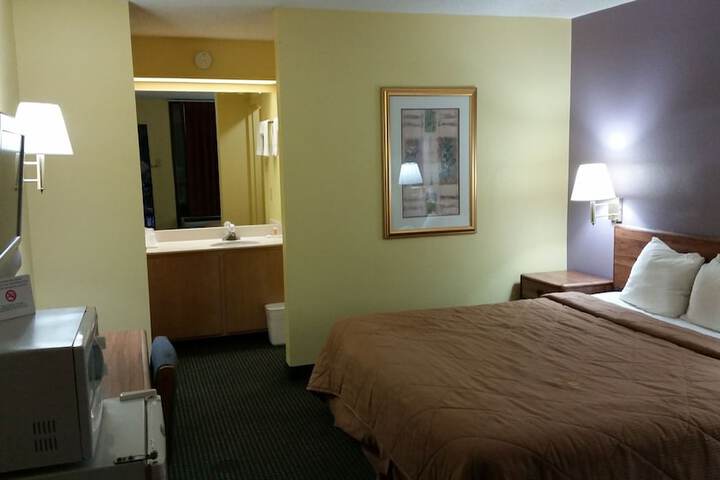 Room 4 of 17