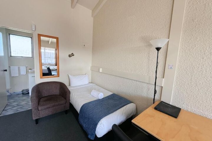 Room 12 of 84