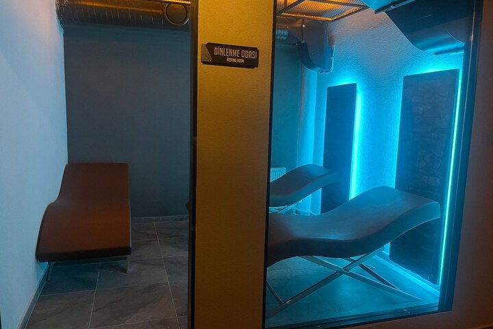 Lounge 65 of 84