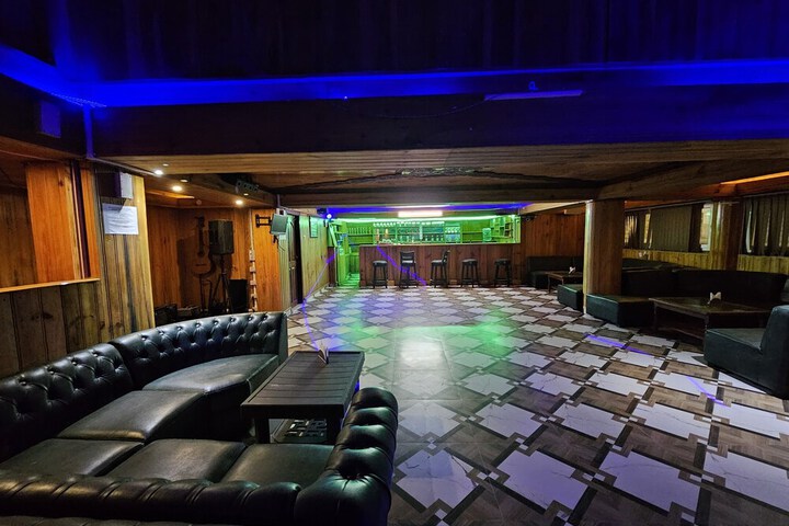 Lounge 40 of 55