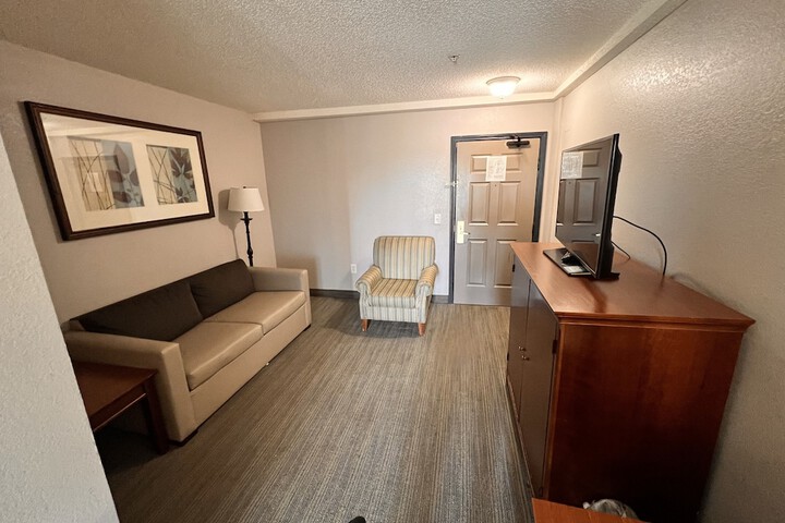 1 King Bed (6 of 16)