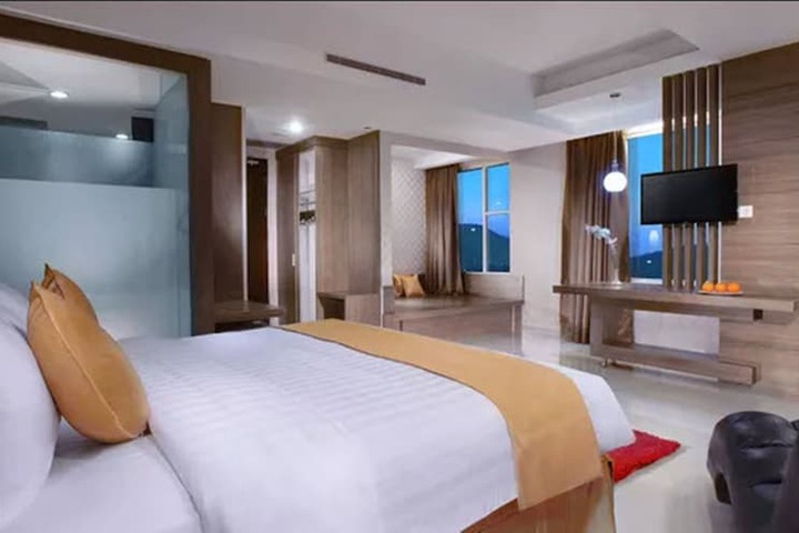 Room 7 of 19