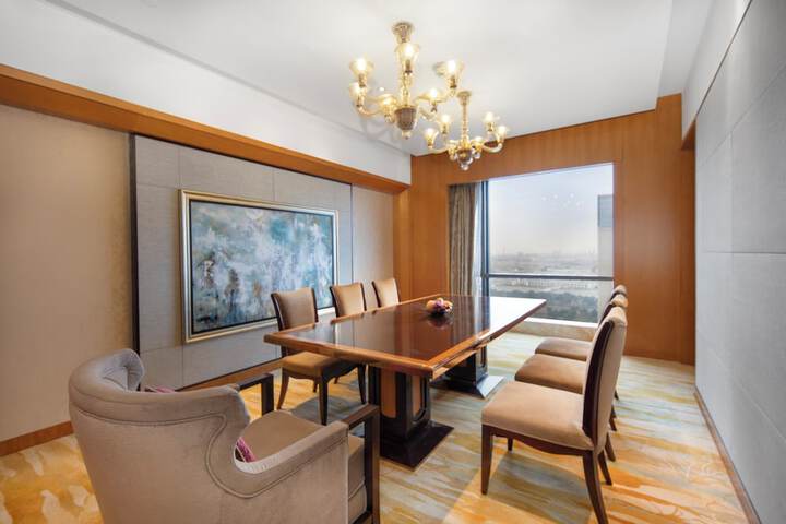 Room 26 of 105