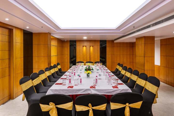 Ballroom/Hall 26 of 32