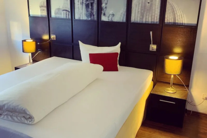 Room 3 of 11