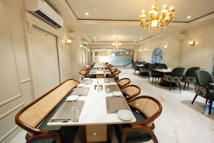 Dining 44 of 50
