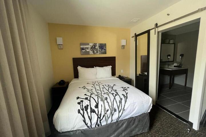 Double Superior Queen Bed (3 of 3)