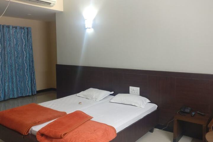 Room 7 of 13